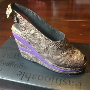 Just the Right Shoe Golden Leaf